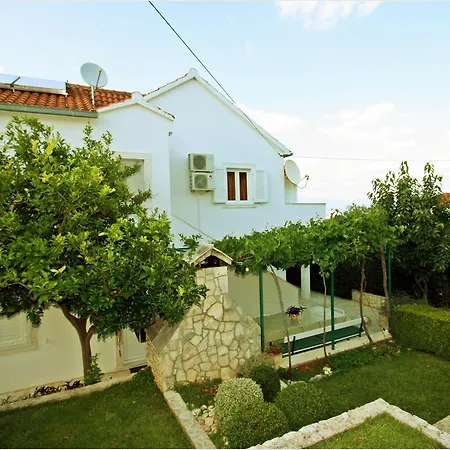 Frida Apartamento Supetar